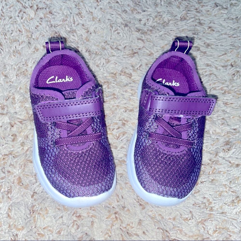 Clarks Auth Flux toddler shoes (US 5, UK 4.5)